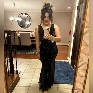 Gorgeous black velvet formal dress!